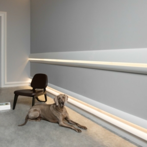 Kép 4/4 - Orac Decor C373F flexibilis rejtett világítás díszléc, 50 x 80 x 2000 mm