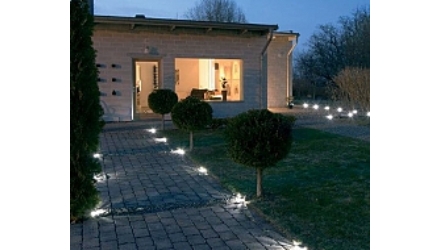 LED lámpák a kertben