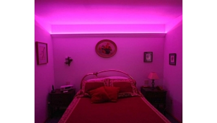 LED szalaggal a szobában