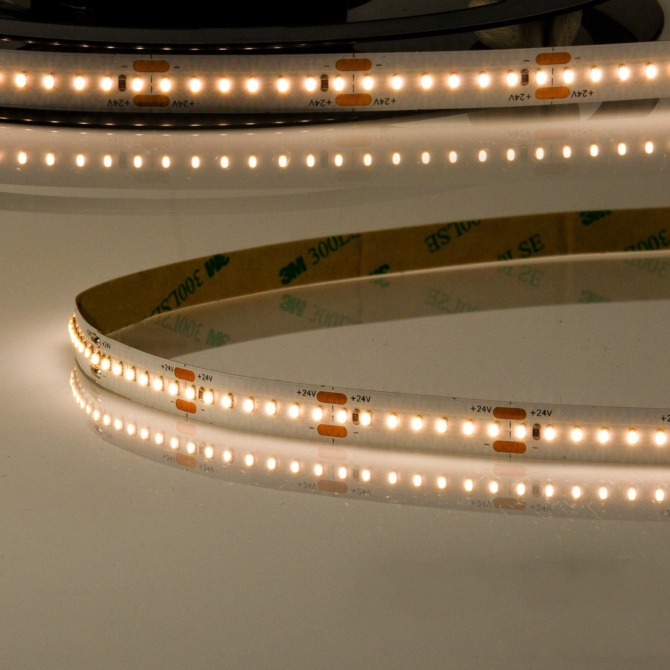 ISOLED CRI930 Linear8 flexibilis LED szalag, 24V, 8W, IP20, 3000K, 210 LED/m, 830 lm, 5 méter