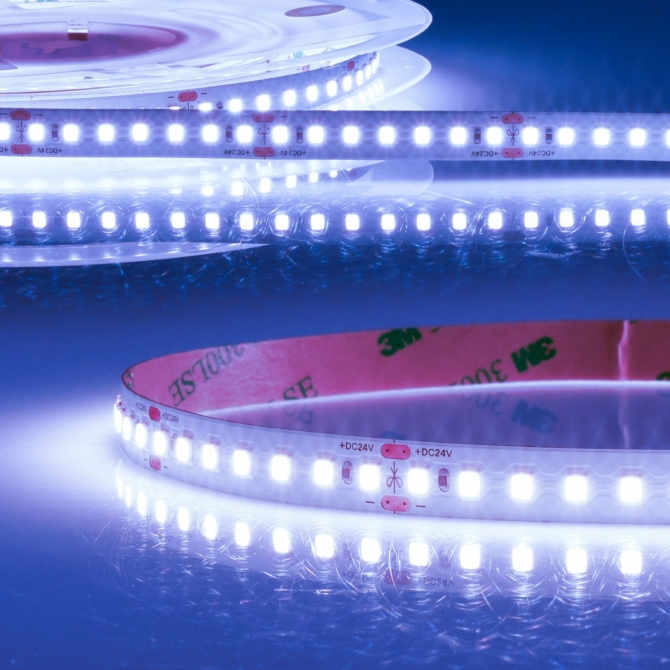 ISOLED CRI Food flexibilis LED szalag, "Fish", 24V, 14.4W, IP54, 11600K, 140 LED/m, 5 méter